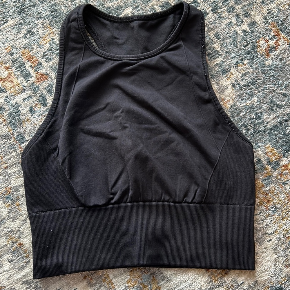 Lululemon Black Ebb to train Medium Support C/D cup. Only wore once. Size 4.